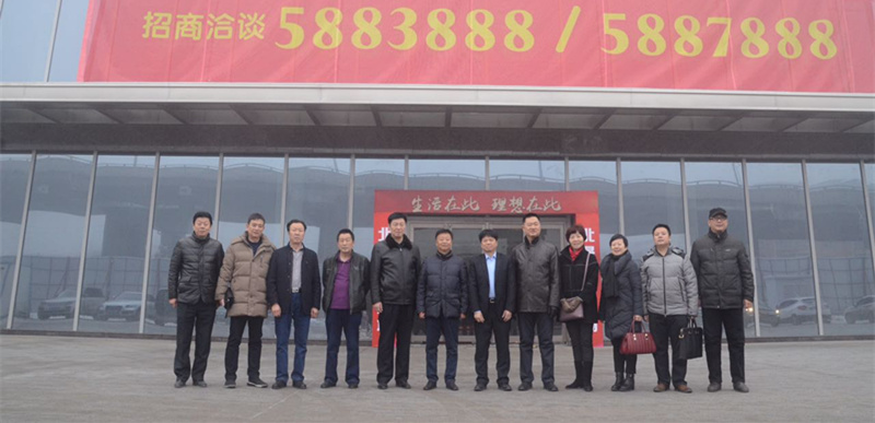 1483606380414051.jpg 圖為集團領導查看北晟商業(yè)廣場項目_副本.jpg