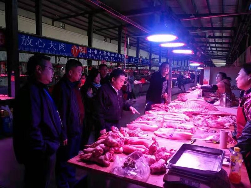 1575451006391459.jpg 自治區(qū)發(fā)改委領(lǐng)導(dǎo)調(diào)研市場物價_副本.jpg